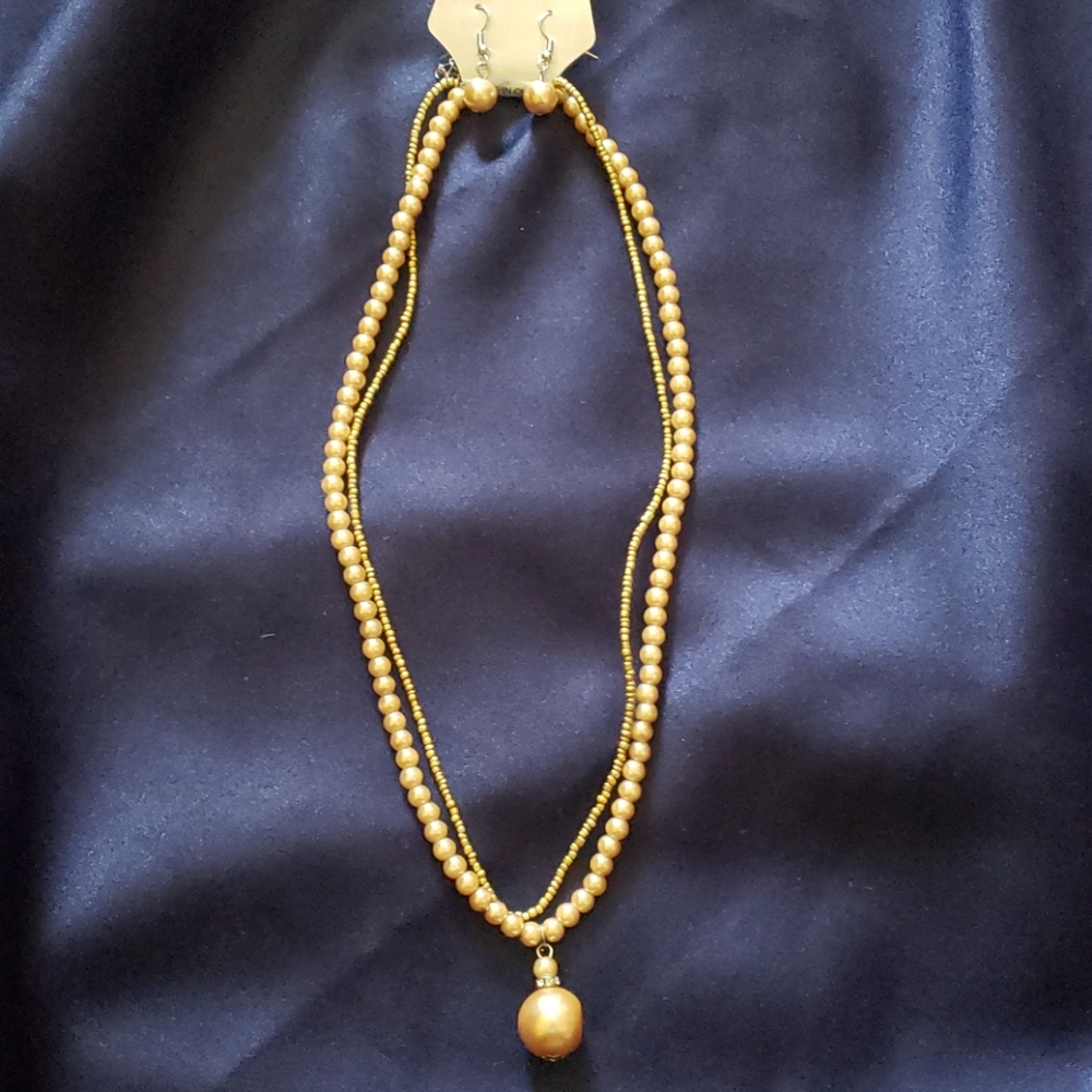 Pearl Necklace w Earrings